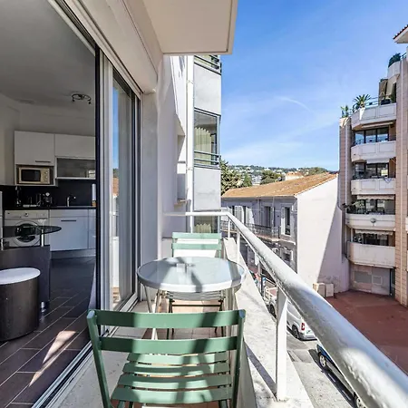 Lejlighed A C With Balcony- 2bdr 4p - *