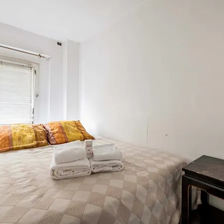 A C With Balcony- 2bdr 4p - Lejlighed